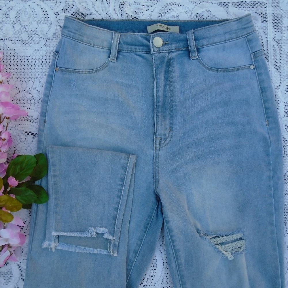 Refuge Distressed Jeans
